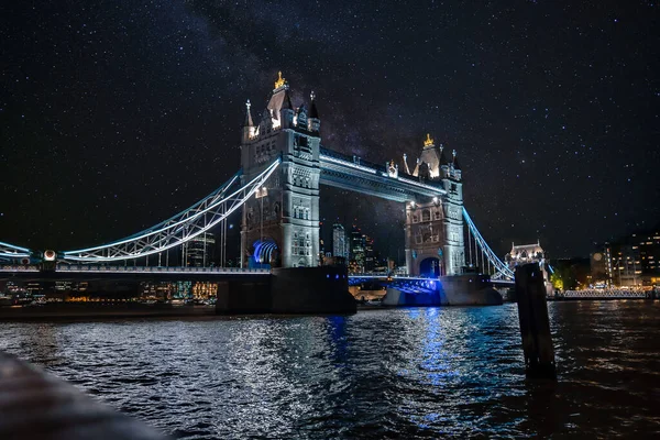 Іконічний Тауерський Міст Єднує Лондон Саутерком Темзі Вночі — стокове фото