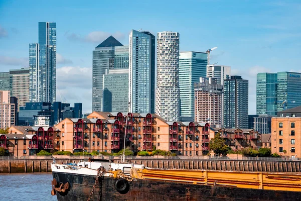 Vállalati Irodaházak Londoni Canary Wharfban Közelkép Londoni Felhőkarcolókról Egyesült Királyság — Stock Fotó