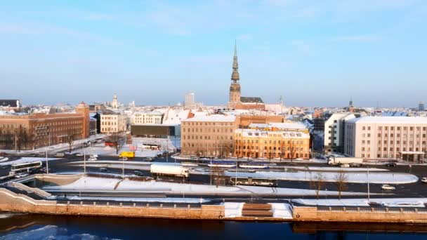 Hermosa Puesta Sol Invierno Riga Letonia Vista Aérea Del Casco — Vídeo de stock
