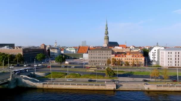 Transição Conceito Inverno Para Verão Cidade Riga Capital Letônia Bela — Vídeo de Stock