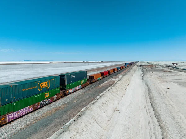 Cargo Train Passing Desert Nevada Usa Salt Flats Railroad Car — Stock Photo, Image