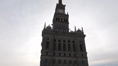 Havacılık Kültür ve Bilim Sarayı ve Varşova, Polonya 'daki şehir merkezindeki iş gökdelenleri. 