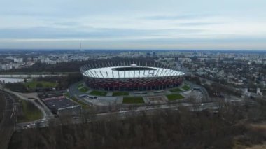 Varşova Ulusal Stadyumu. Stadyum 2011 yılında Euro 2012 futbol şampiyonasını karşılamak için inşa edildi..