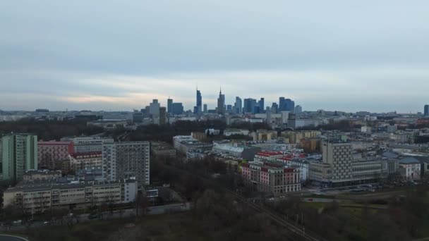 华沙现代摩天大楼和商业中心的全景空中景观 波兰华沙市中心的景观 — 图库视频影像