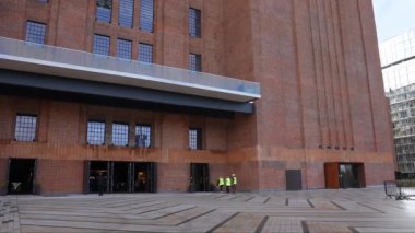 Londra 'daki Yeni Battersea Elektrik İstasyonu İngiltere' de Battersea 'de yeni açılan yerleşim ve kamu merkezinde yeni bir alışveriş merkezi ve sinema olarak faaliyet gösteriyor.