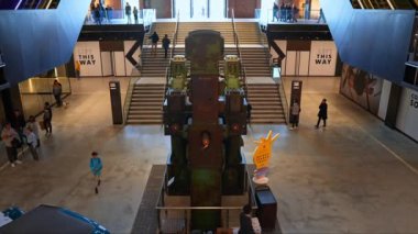 Londra 'daki Yeni Battersea Elektrik İstasyonu İngiltere' de Battersea 'de yeni açılan yerleşim ve kamu merkezinde yeni bir alışveriş merkezi ve sinema olarak faaliyet gösteriyor.