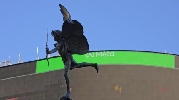 Statue Eros Piccadilly Circus London Familiar Landmark Set Blue Summer — Vídeos de Stock