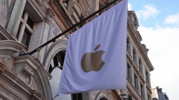 Apple Logo White Flag Flying Flagship Store Regents Street London — 비디오