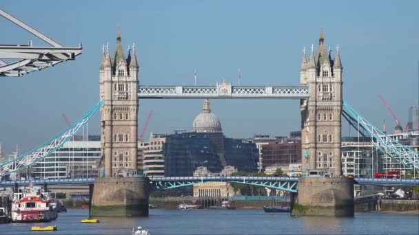 Londra Southwark Bağlayan Iconic Tower Köprüsü Nün Thames Nehri Ndeki — Stok video