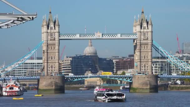 接近4K段Iconic塔大桥的视频连接伦敦和泰晤士河上的Southwark 伦敦的象征 — 图库视频影像