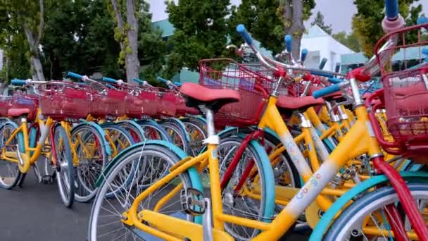 Yellow Blue Google Bikes Parked Parking Lot Campus Multinational Company — 图库视频影像