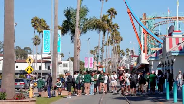 Beautiful Summer Day Santa Cruz People Enjoying Amusement Park Santa — Video