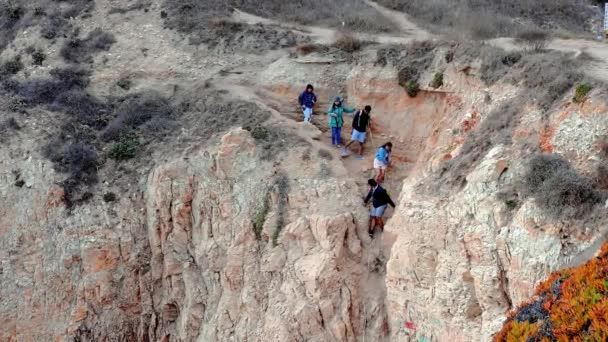 Group People Climbing Cliff Get Beach Pacific Ocean — Stock videók