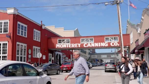 Cannery Row Street Exterior Monterey Canning Company Background Sunny Day — Vídeo de stock