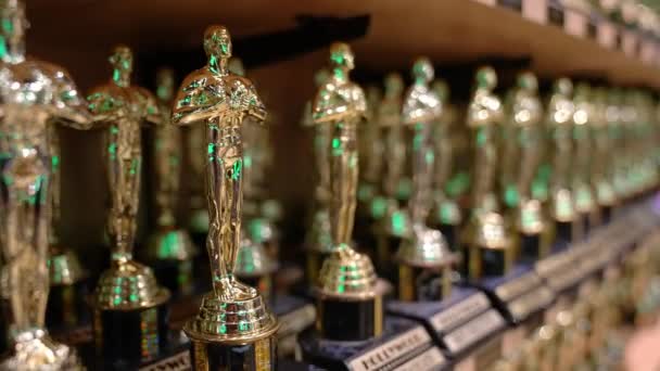 Golden Award Trophy Souvenir Store Hollywood Boulevard Success Victory Concept — Vídeo de Stock