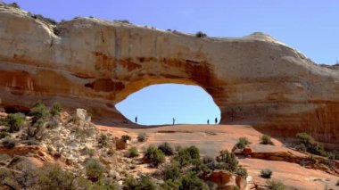Rüzgarın Sihirli Kulağı, ABD 'nin Arizona ve Utah sınırındaki Navajo kabile parkında bir kaya oluşumunda bir delik.