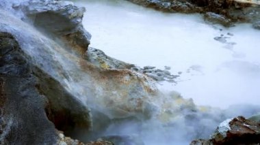 Yellowstone Yellowstone Milli Parkı, Wyoming, ABD'de düşüyor