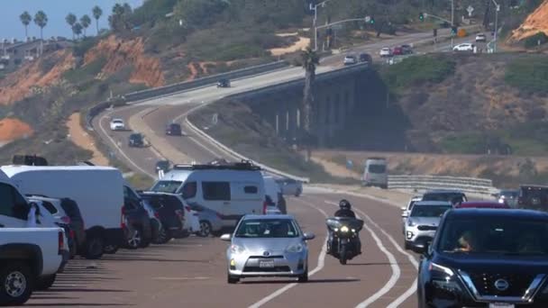 Cars Parked Moving Highway Torrey Pines State Reserve Park San — Stock Video