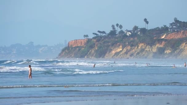 Beautiful View Pacific Ocean Coastline People Swimming Large Waves California — Video Stock