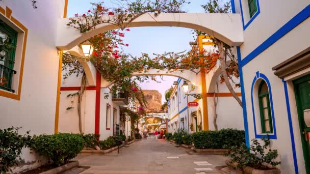 Traditional Colorful Buildings Puerto Mogan Fishing Village Main Square Night — Vídeos de Stock