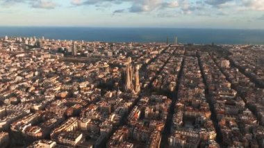 Avrupa 'nın Barcelona kentindeki ikamet bölgelerinin hava görüntüsü. Yukarıdan güzel Barselona. 