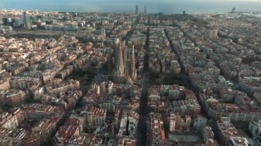 Avrupa 'nın Barcelona kentindeki ikamet bölgelerinin hava görüntüsü. Yukarıdan güzel Barselona. 