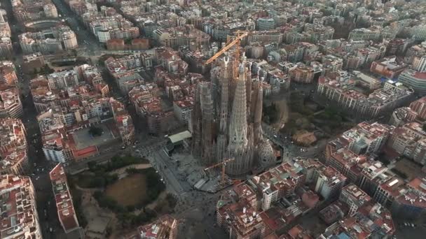 Vista Aérea Barcelona City Skyline Catedral Sagrada Familia Residencial Famosa — Vídeo de stock