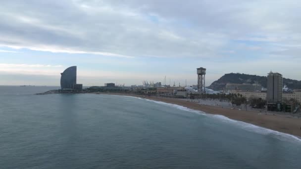 Pohled Pláž Barceloneta Luxusním Hotelem Barcelona Pobřeží Moře Krásný Luxusní — Stock video