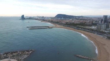 Barcelona merkez plaj hava manzaralı Sant Miquel Sebastian Barceloneta Bölgesi katalonisi. Barselona sahilinin havadan görünüşü.