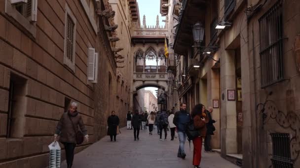 People Walking Narrow Streets Barcelona Old Town Exploring Historical City — Stock video