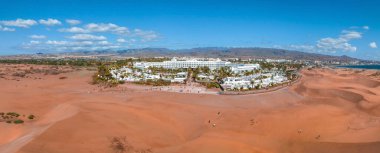 Luxury hotel located in the middle of a desert. Concept of a luxury holiday.