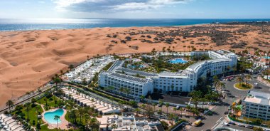Luxury hotel located in the middle of a desert. Concept of a luxury holiday.