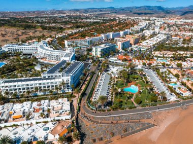 Luxury hotel located in the middle of a desert. Concept of a luxury holiday.