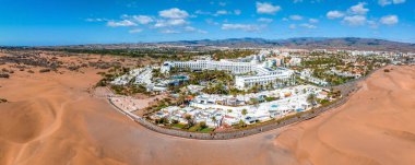 Luxury hotel located in the middle of a desert. Concept of a luxury holiday.