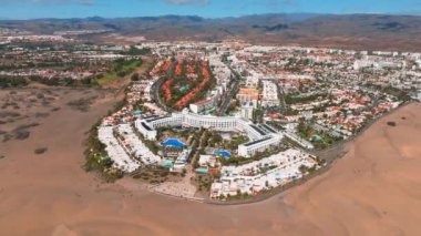 Luxury hotel located in the middle of a desert. Concept of a luxury holiday.