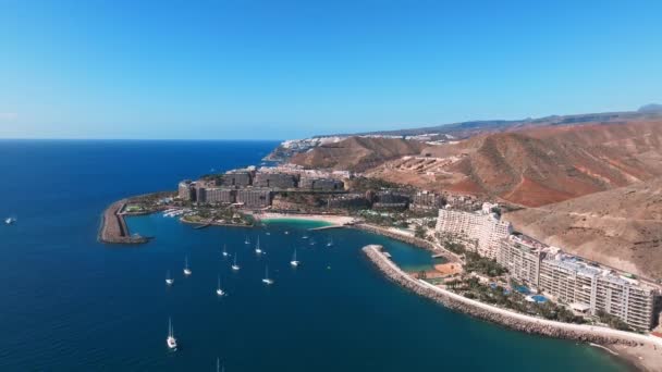 Όμορφη Εναέρια Τοπίο Την Παραλία Και Θέρετρο Anfi Gran Canaria — Αρχείο Βίντεο