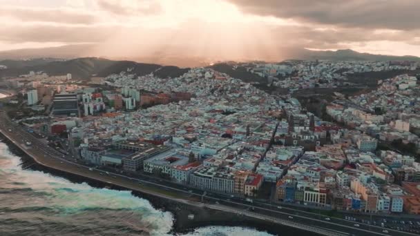 西班牙加那利群岛大加那利群岛拉斯帕尔马斯和拉斯坎特拉斯海滩的全景鸟瞰 — 图库视频影像