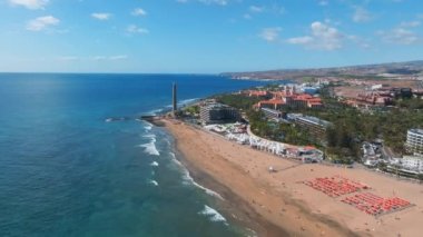 Maspalomas Deniz Feneri 'nin panoramik hava manzarası, Büyük Kanarya, İspanya. 