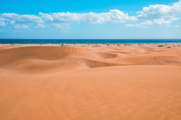 Scénický Pohled Písečné Duny Maspalomas Poušť Moře Oblačnou Oblohou Gran — Stock fotografie