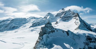 Jungfraujoch 'taki Sphinx Gözlemevi' nin hava manzarası - Dünyanın en yüksek gözlemevlerinden biri olan Avrupa 'nın tepesi, Jungfrau tren istasyonunda, Bernese Oberland, İsviçre.