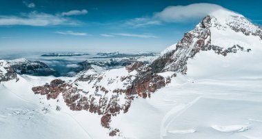 Jungfraujoch 'taki Sphinx Gözlemevi' nin hava manzarası - Dünyanın en yüksek gözlemevlerinden biri olan Avrupa 'nın tepesi, Jungfrau tren istasyonunda, Bernese Oberland, İsviçre.
