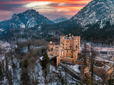 Almanya 'daki Hohenschwangau Kalesi' nin hava manzarası..