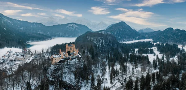 Uma Vista Aérea Castelo Hohenschwangau Rodeado Por Floresta Inverno Alemanha — Fotografia de Stock