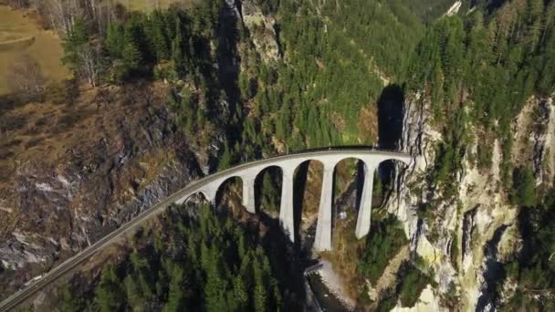 Légi Kilátás Híres Hegy Filisur Svájc Landwasser Viaduct Világörökség Vonattal — Stock videók