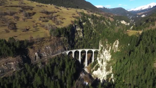Letecký Pohled Slavnou Horu Švýcarském Filisuru Landwasser Viadukt Světové Dědictví — Stock video
