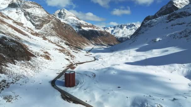 朱利叶剧场塔在朱利叶山口的冬季 瑞士格劳宾登州 — 图库视频影像