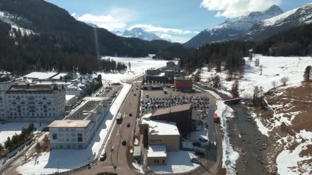 Vista Aérea Invierno Famosa Estación Esquí Moritz Graubunden Suiza — Vídeo de stock