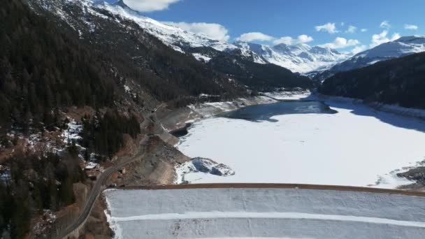 瑞士阿尔卑斯山水坝和水库湖的空中景观 它生产可持续水电 水力发电和可再生能源 以限制全球变暖 — 图库视频影像