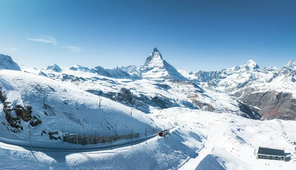 Zermatt Sviçre Gonergratbahn Treni Gornergrat Istasyonuna Doğru Koşuyor Matterhorn Net — Stok fotoğraf