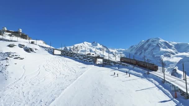 Zermatt Suiza Tren Gonergratbahn Corriendo Estación Gornergrat Observatorio Famoso Lugar — Vídeos de Stock